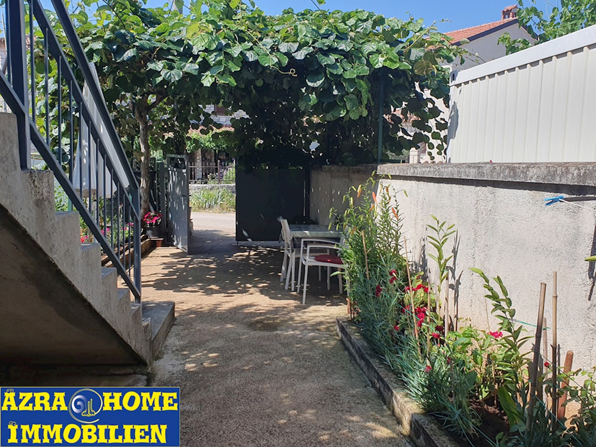 In vendita,  Casa a schiera, Nova Vas (2 km) – 117 m², cortile ca. 90 m² ( KOP-773-1)