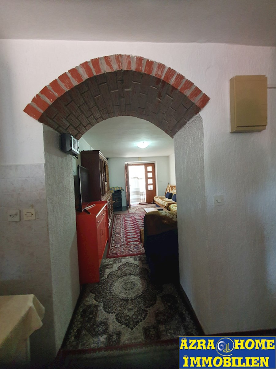 In vendita,  Casa a schiera, Nova Vas (2 km) – 117 m², cortile ca. 90 m² ( KOP-773-1)