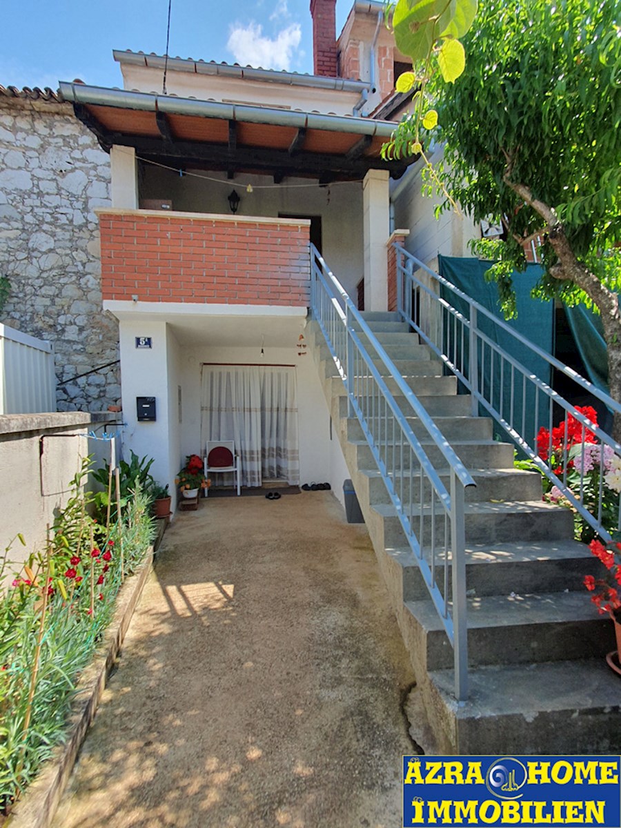 In vendita,  Casa a schiera, Nova Vas (2 km) – 117 m², cortile ca. 90 m² ( KOP-773-1)