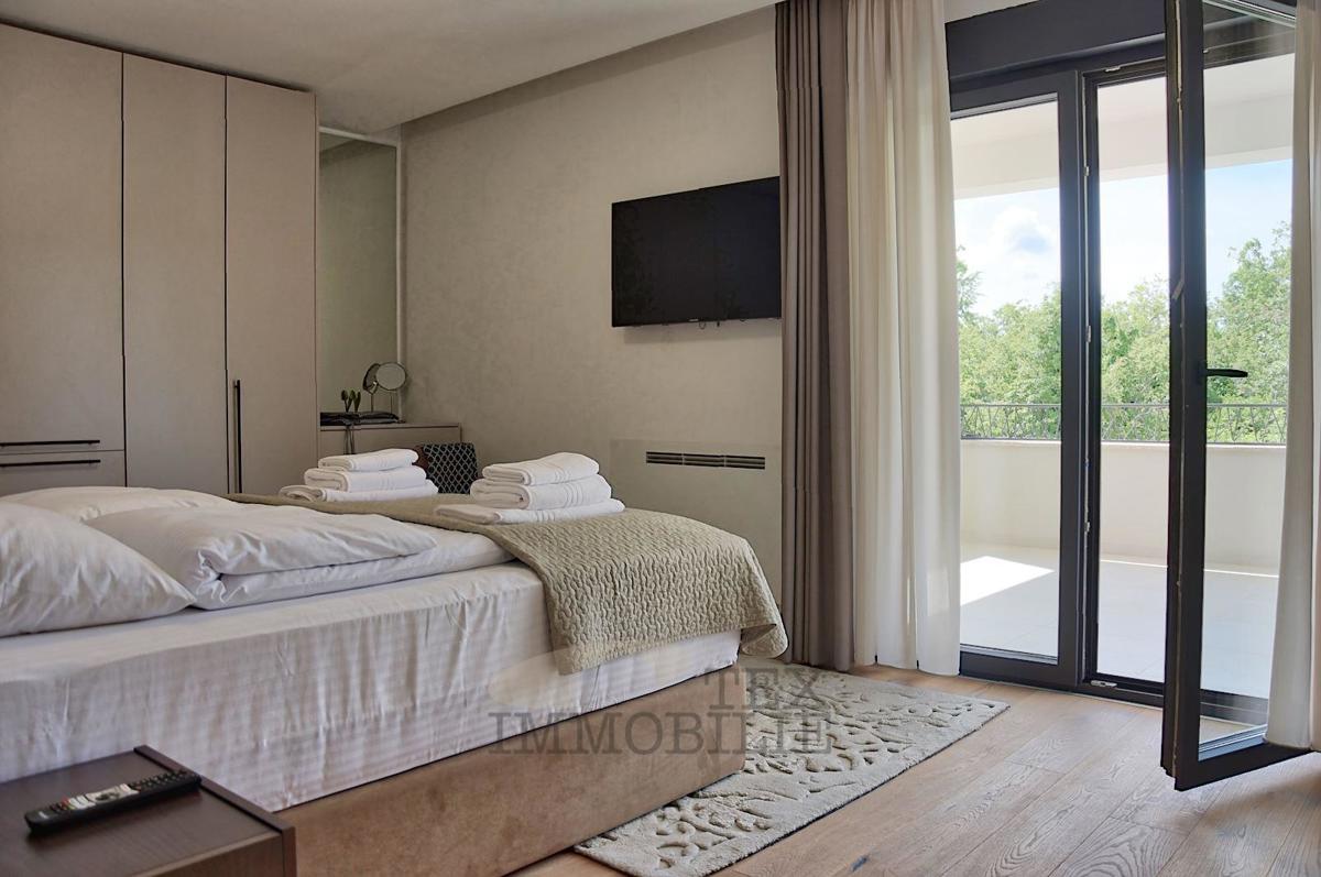 Bella villa moderna con piscina a Parenzo 