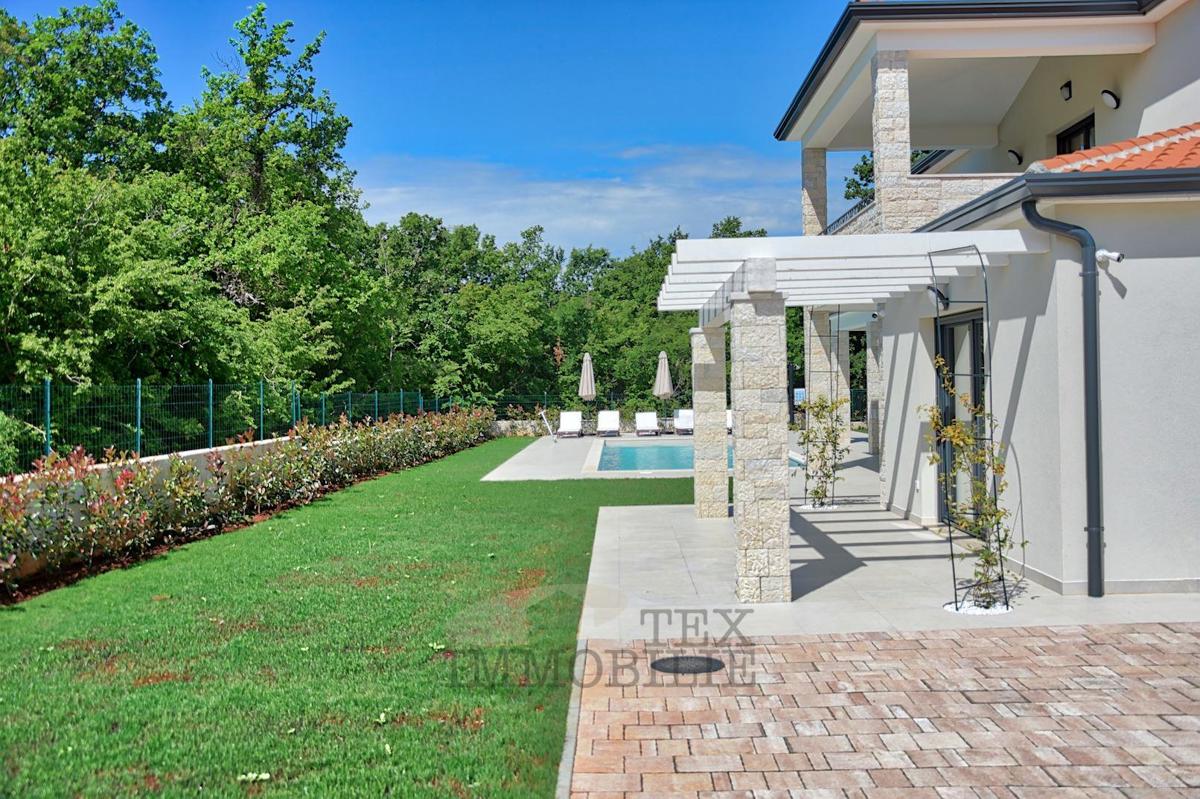 Bella villa moderna con piscina a Parenzo 