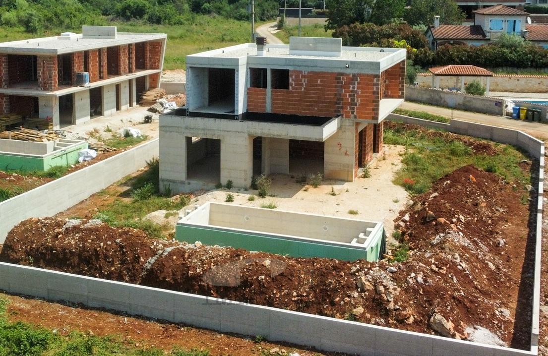 Parenzo, casa con piscina in costruzione