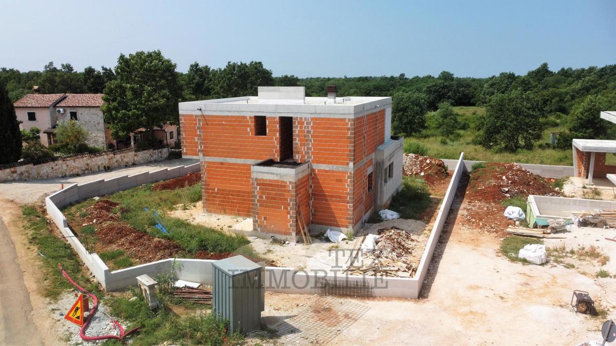 Parenzo, casa con piscina in costruzione