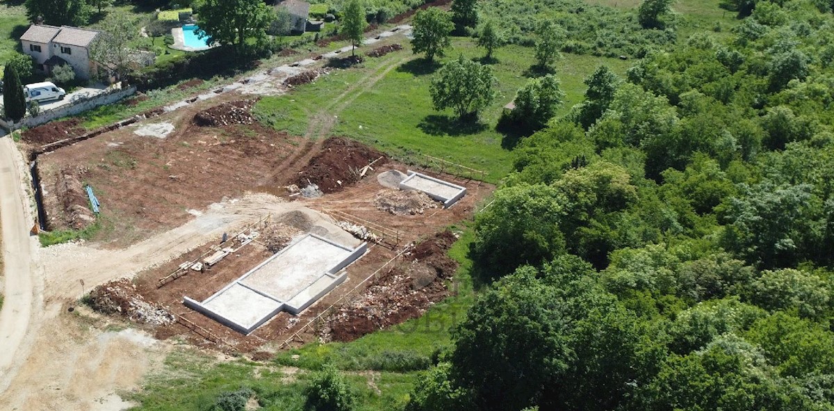 Parenzo, casa con piscina in costruzione