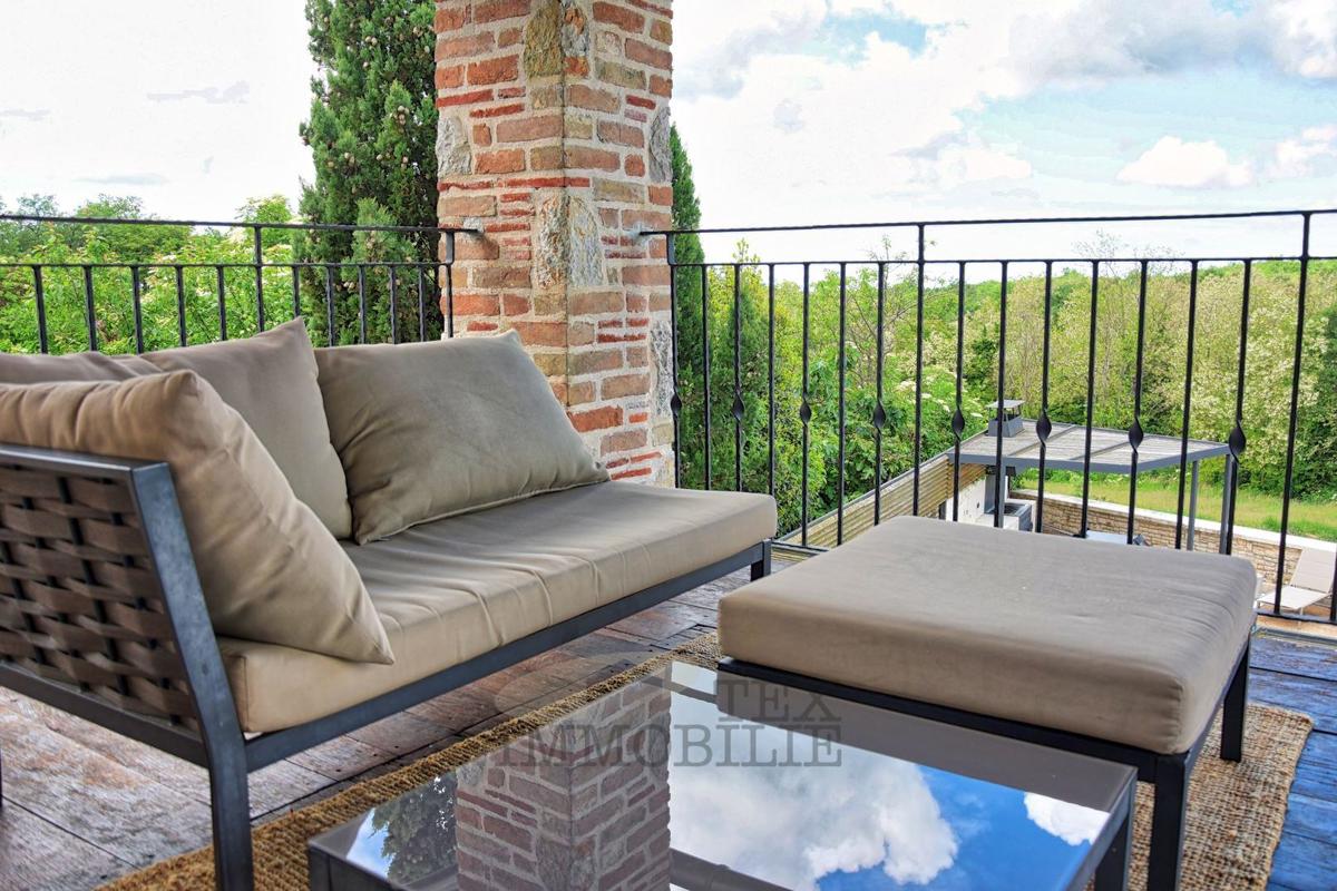 In una zona tranquilla a 20 km da Parenzo è in vendita una bella casa in pietra ristrutturata con piscina