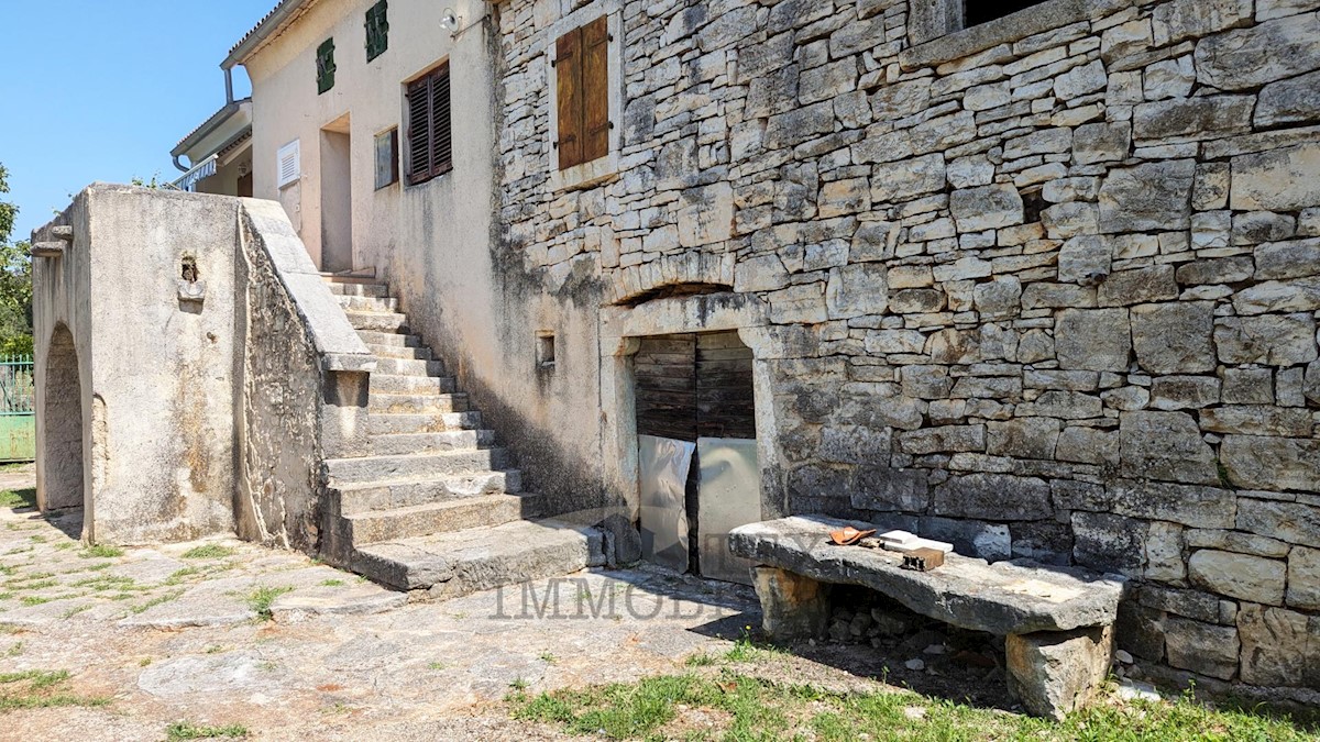 Casa in pietra d'Istria vicino a Canfanaro