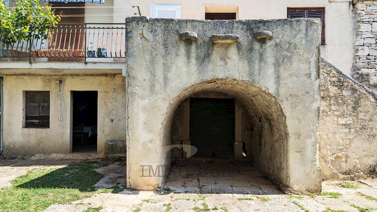 Casa in pietra d'Istria vicino a Canfanaro