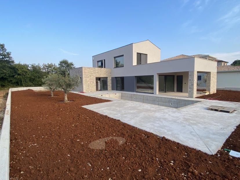 Parenzo, villa moderna di qualità con piscina in un ambiente tranquillo