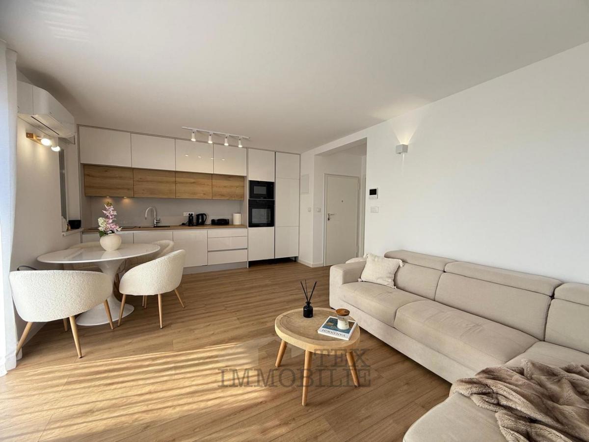 Zona Parenzo, due appartamenti con una camera da letto con vista mare