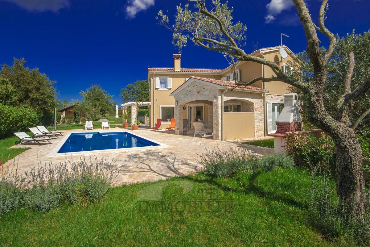 Villa con piscina a 16 km da Parenzo
