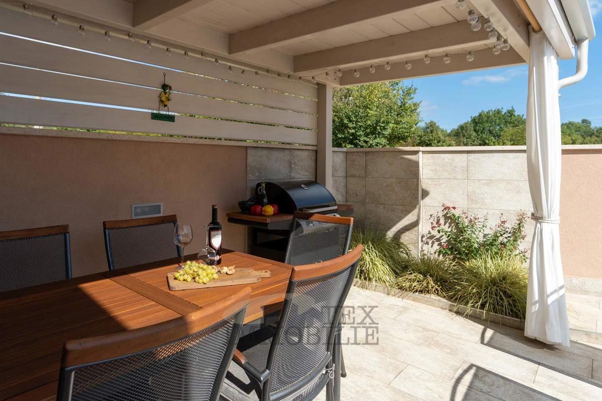 Dintorni di Parenzo – Casa a schiera a 12 km dal mare