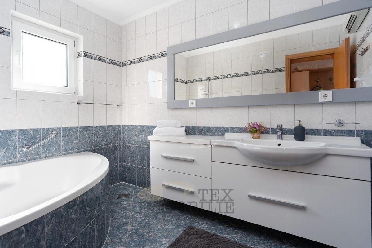 Dintorni di Parenzo – Casa a schiera a 12 km dal mare