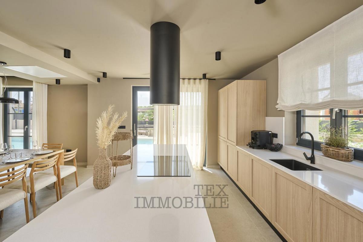 Bella villa con piscina vicino a Parenzo - in costruzione 