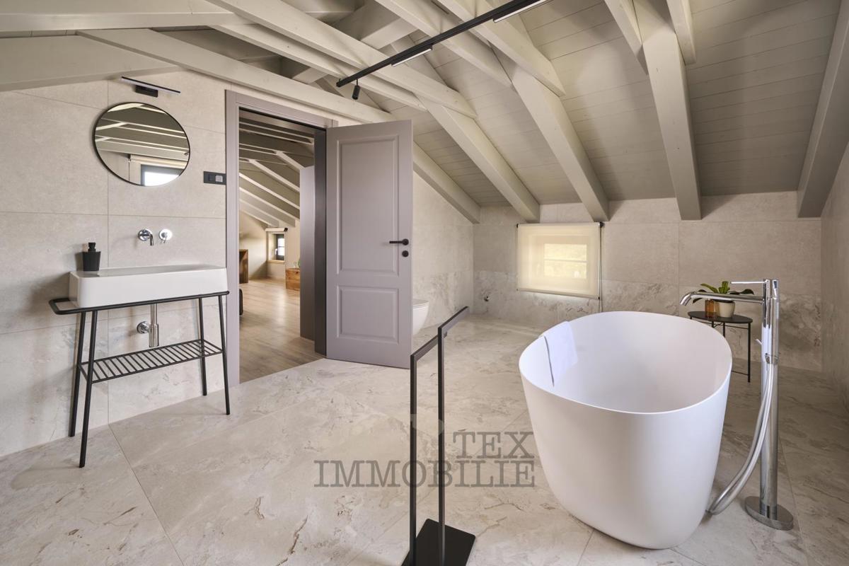 Bella villa con piscina vicino a Parenzo - in costruzione 