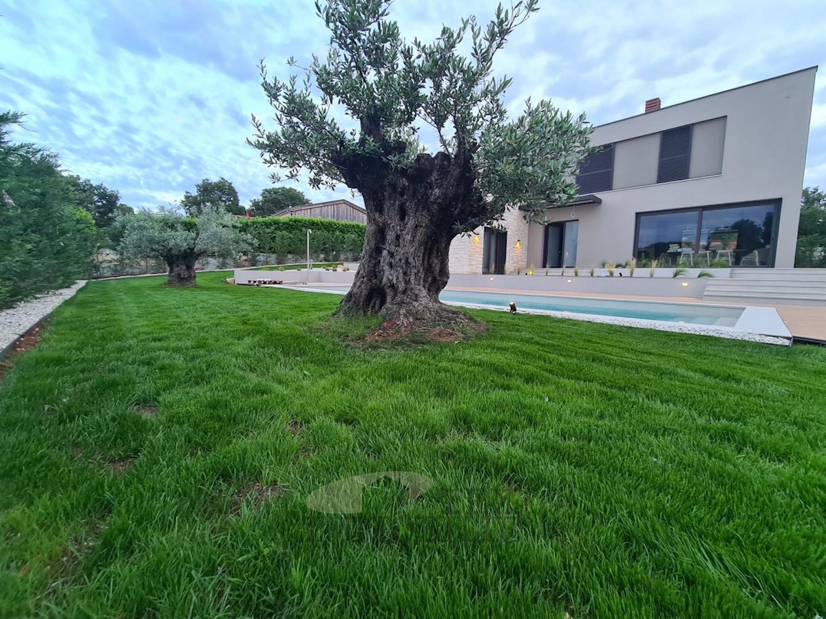 Villa di lusso con piscina vicino a Parenzo, a 10 km dal mare