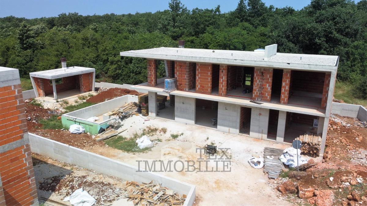 Parenzo, casa con piscina in costruzione