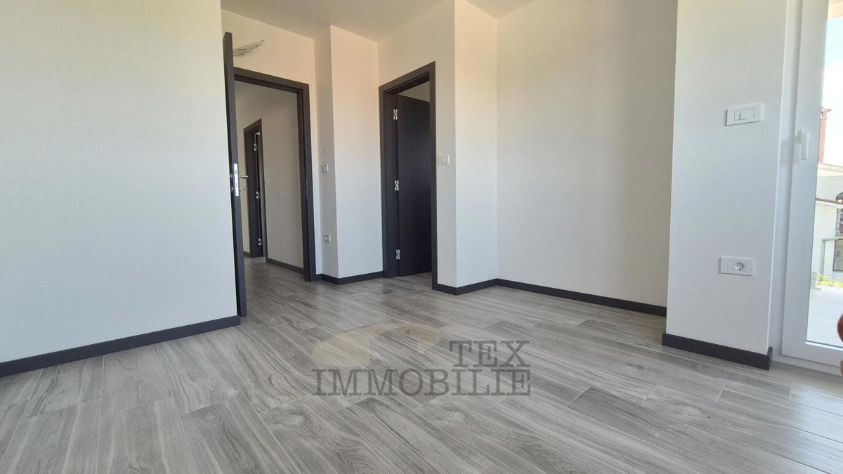 Parenzo, casa bifamiliare, 3.8 km dal mare