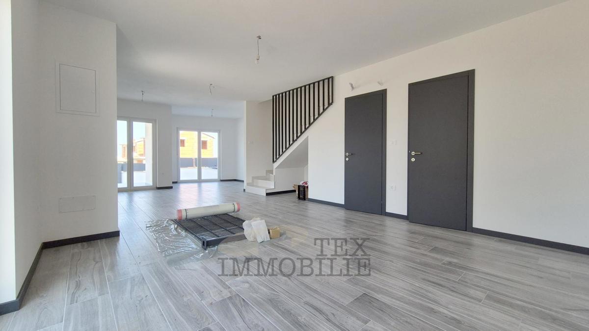 Parenzo, casa bifamiliare, 3.8 km dal mare