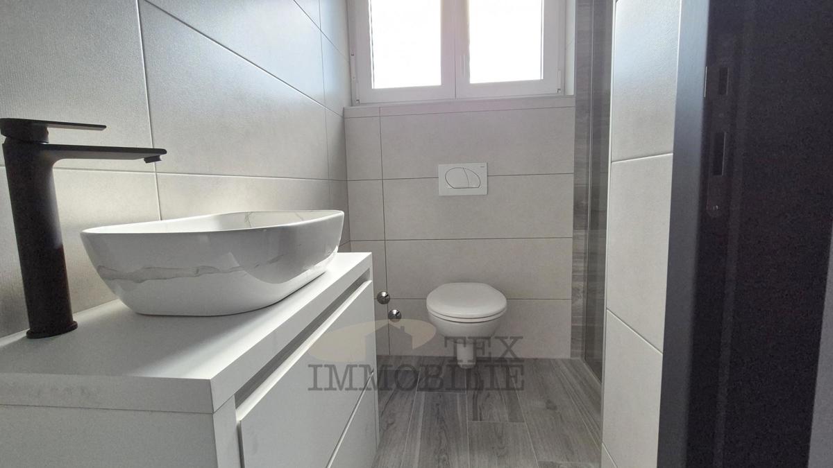 Parenzo, casa bifamiliare, 3.8 km dal mare