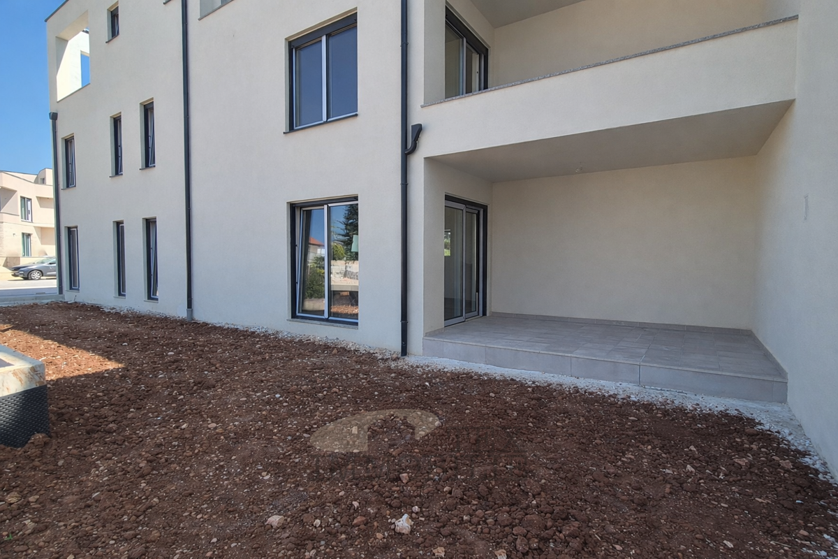 Appartamento con giardino e tre camere - B