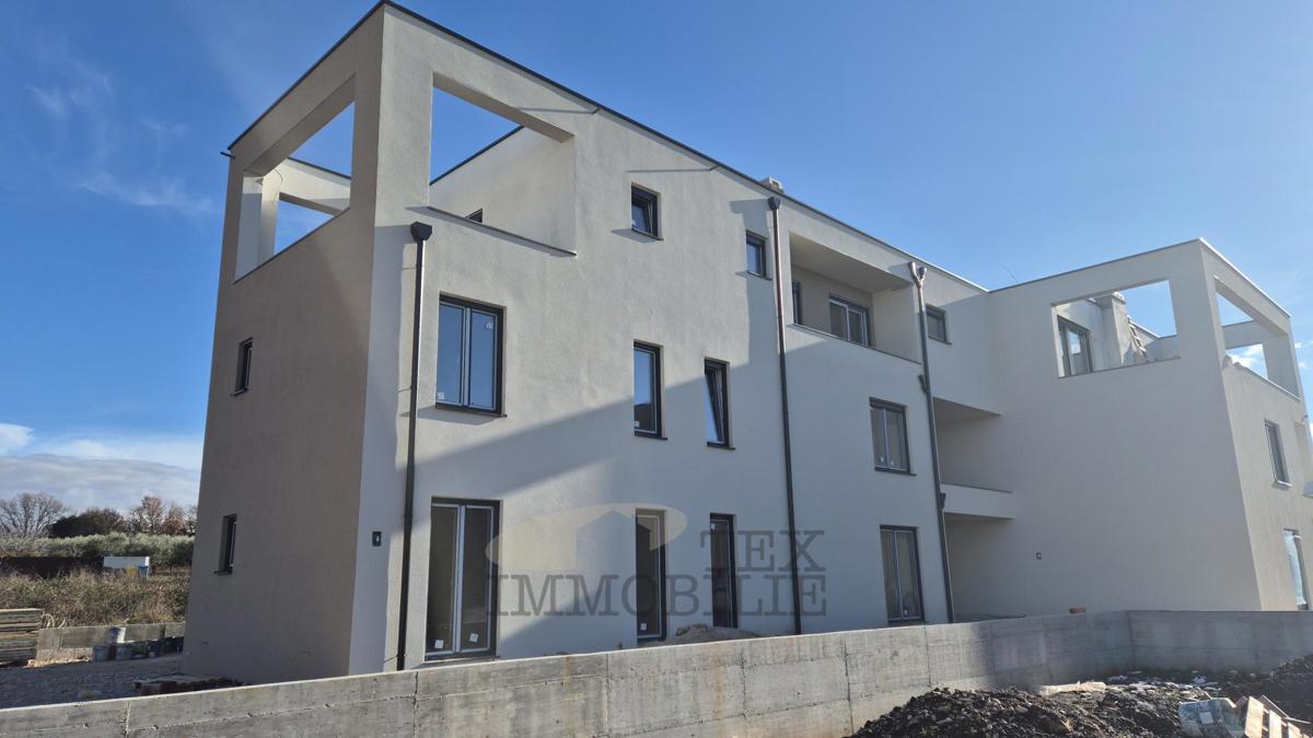 Appartamento con giardino e tre camere - B