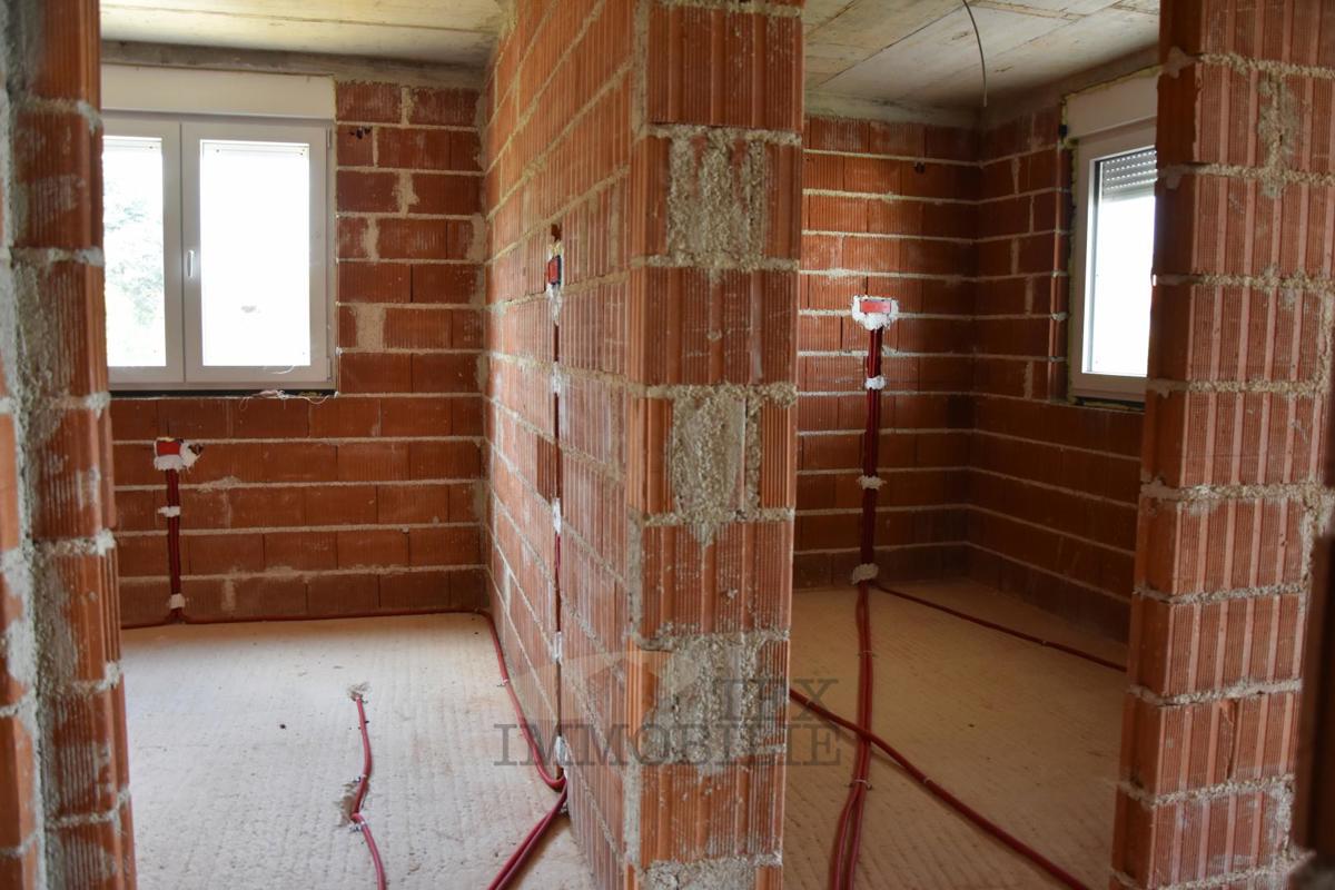 Porec, casa bifamiliare in un'ottima posizione, 129m2