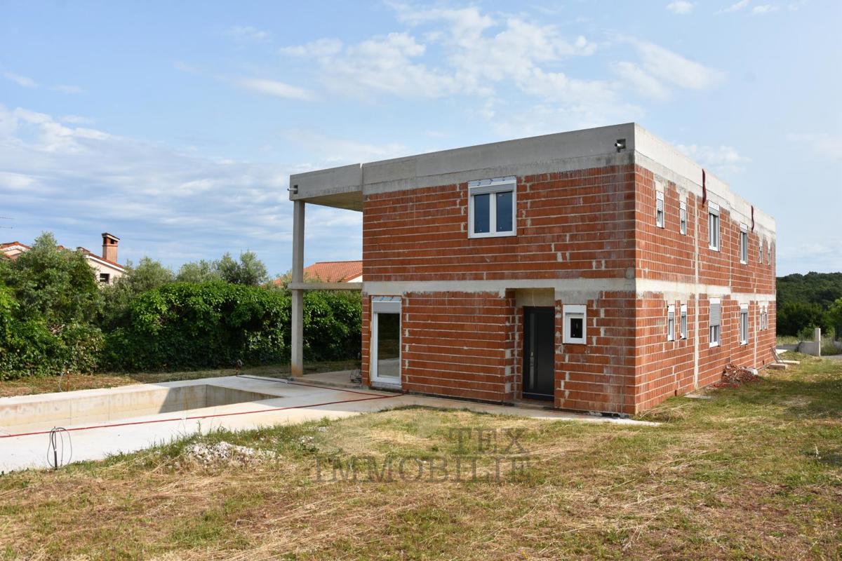 Porec, casa bifamiliare in un'ottima posizione, 129m2