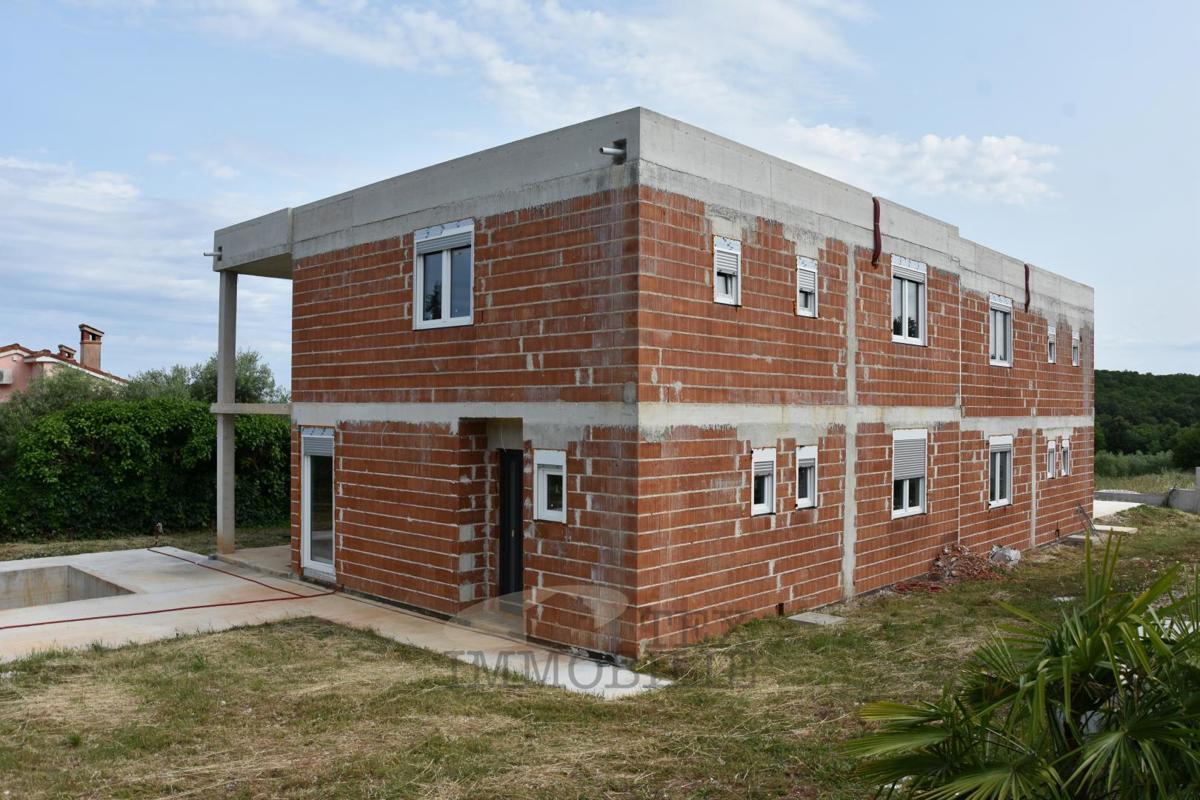 Porec, casa bifamiliare in un'ottima posizione, 129m2