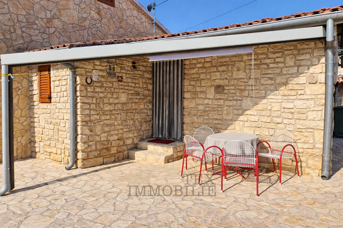 Vabriga - piccola casa vicino a Parenzo, a 1600m dal mare