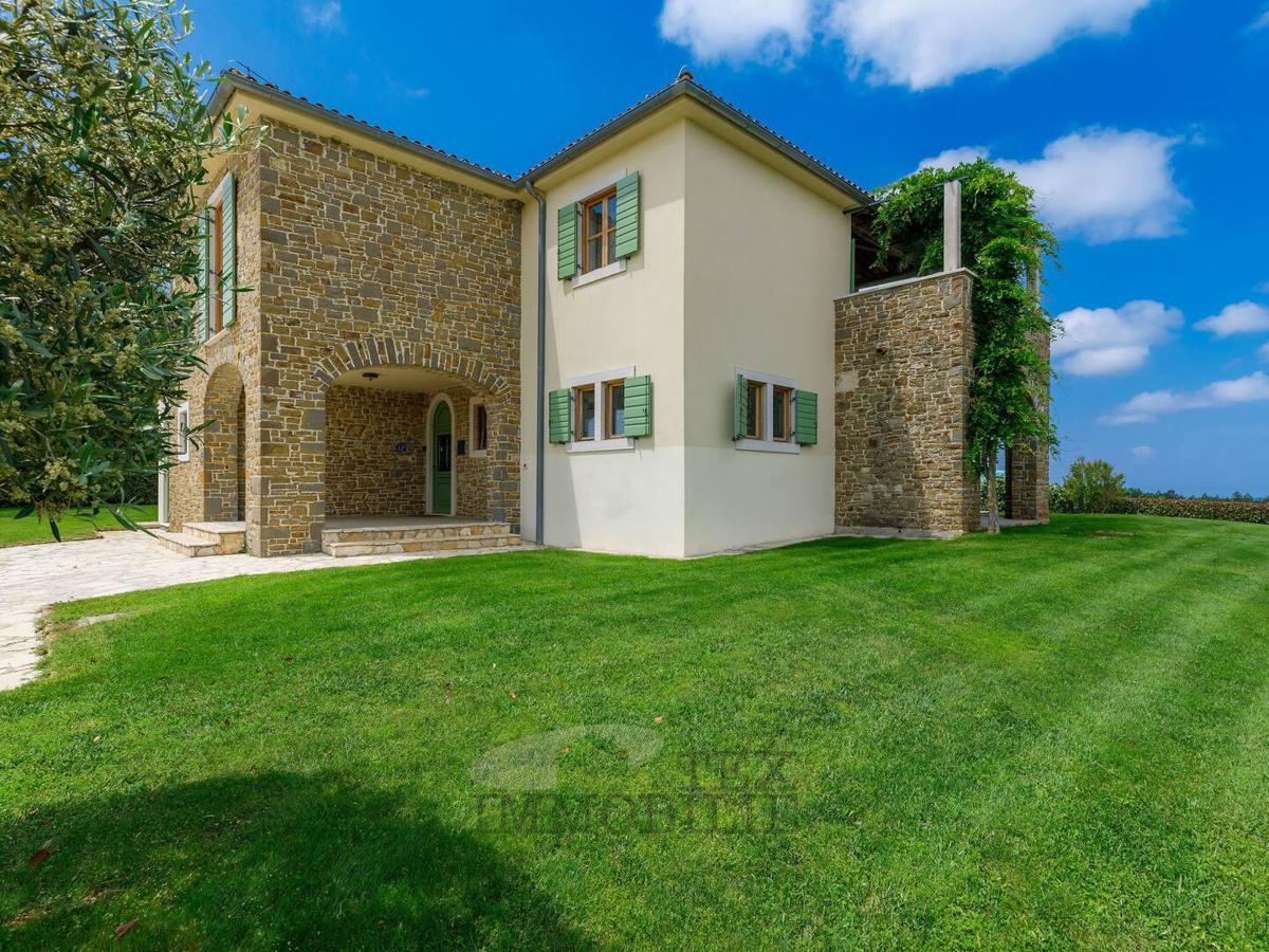 ISTRIA, BUJE – Lussuosa casa mediterranea con ampio terreno