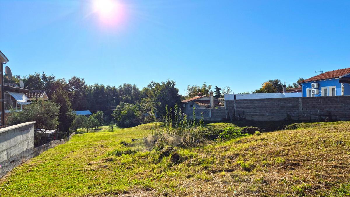 Terreno edificabile con permesso di costruzione – 918 m², a 8 km da Poreč