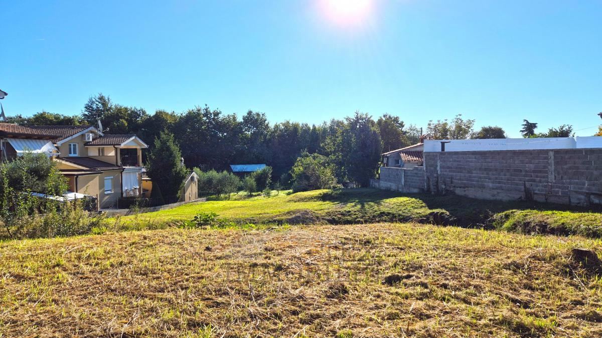 Terreno edificabile con permesso di costruzione – 918 m², a 8 km da Poreč