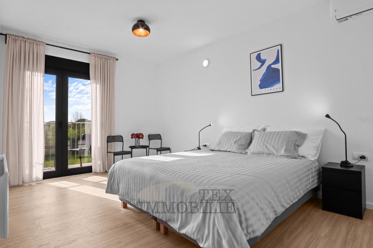 Casa bifamiliare moderna a Parenzo – a 2,5 km dal mare