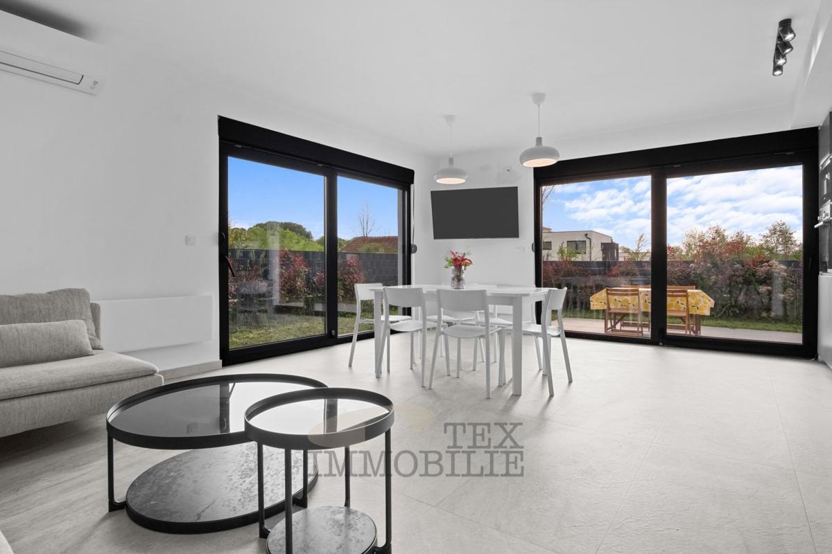 Casa bifamiliare moderna a Parenzo – a 2,5 km dal mare