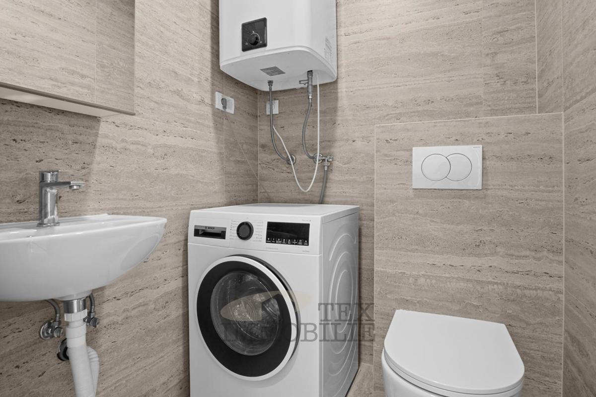 Casa bifamiliare moderna a Parenzo – a 2,5 km dal mare