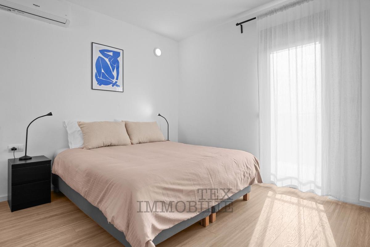 Casa bifamiliare moderna a Parenzo – a 2,5 km dal mare