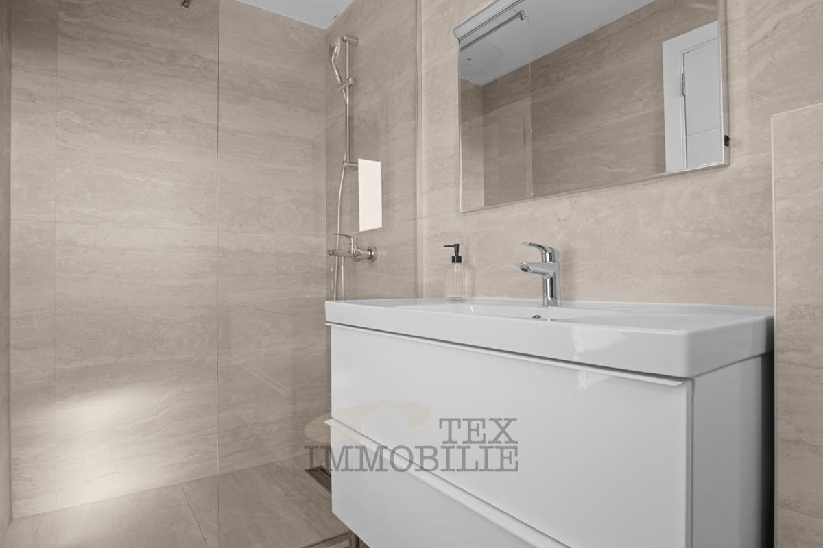 Casa bifamiliare moderna a Parenzo – a 2,5 km dal mare