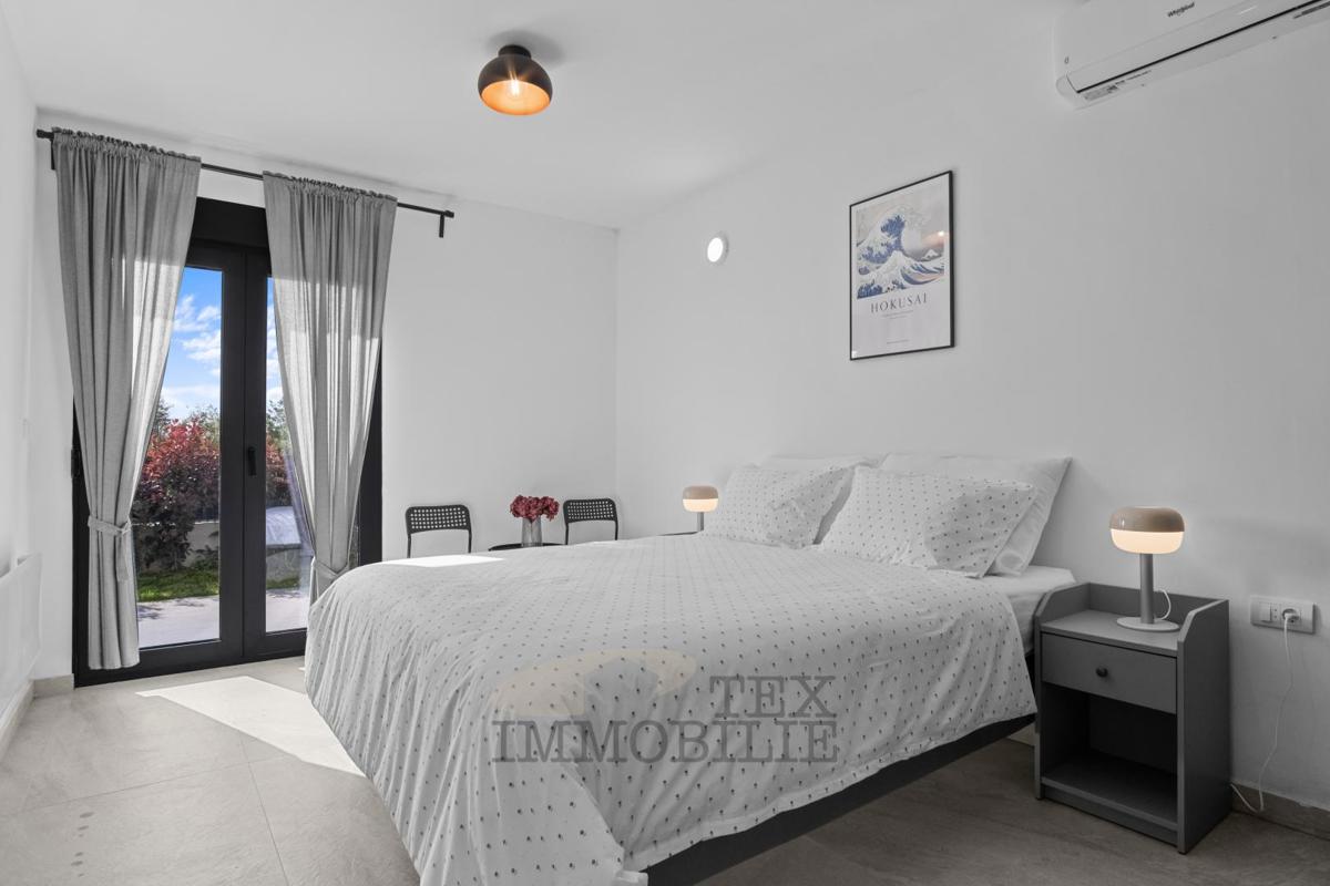 Casa bifamiliare moderna a Parenzo – a 2,5 km dal mare