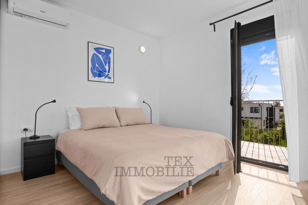 Casa bifamiliare moderna a Parenzo – a 2,5 km dal mare