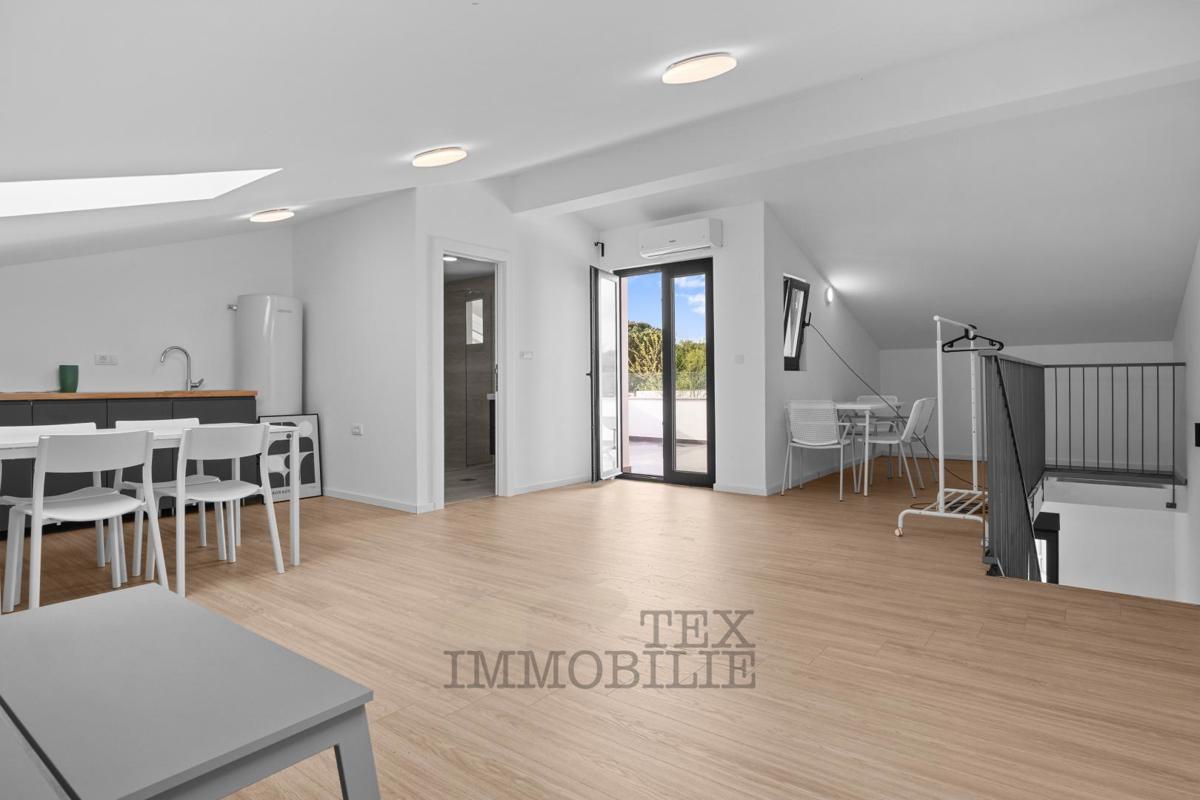 Casa bifamiliare moderna a Parenzo – a 2,5 km dal mare