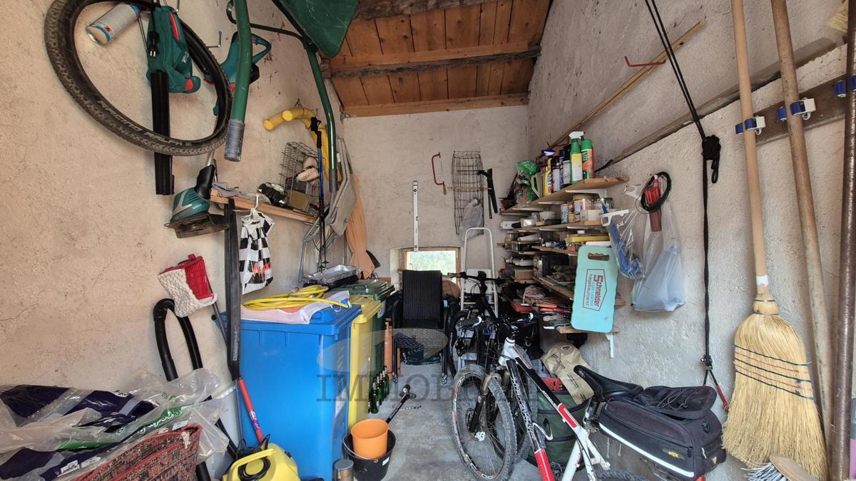 Casa in pietra nelle vicinanze di Parenzo con vista sul mare