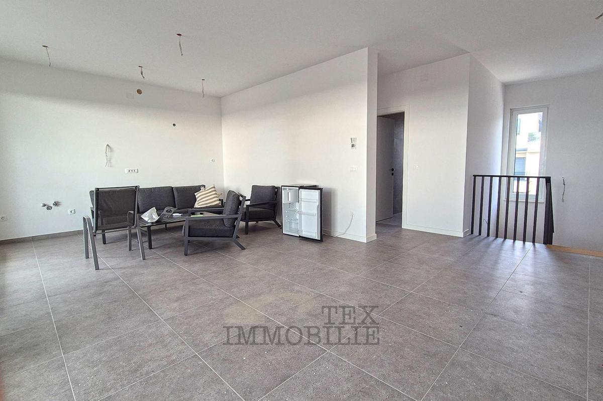 Nuova costruzione, appartamento su due piani vista mare -124,82 mq