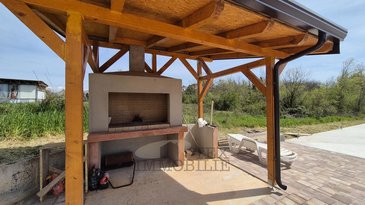 Casa a schiera in pietra con due camere da letto, 65.50m2