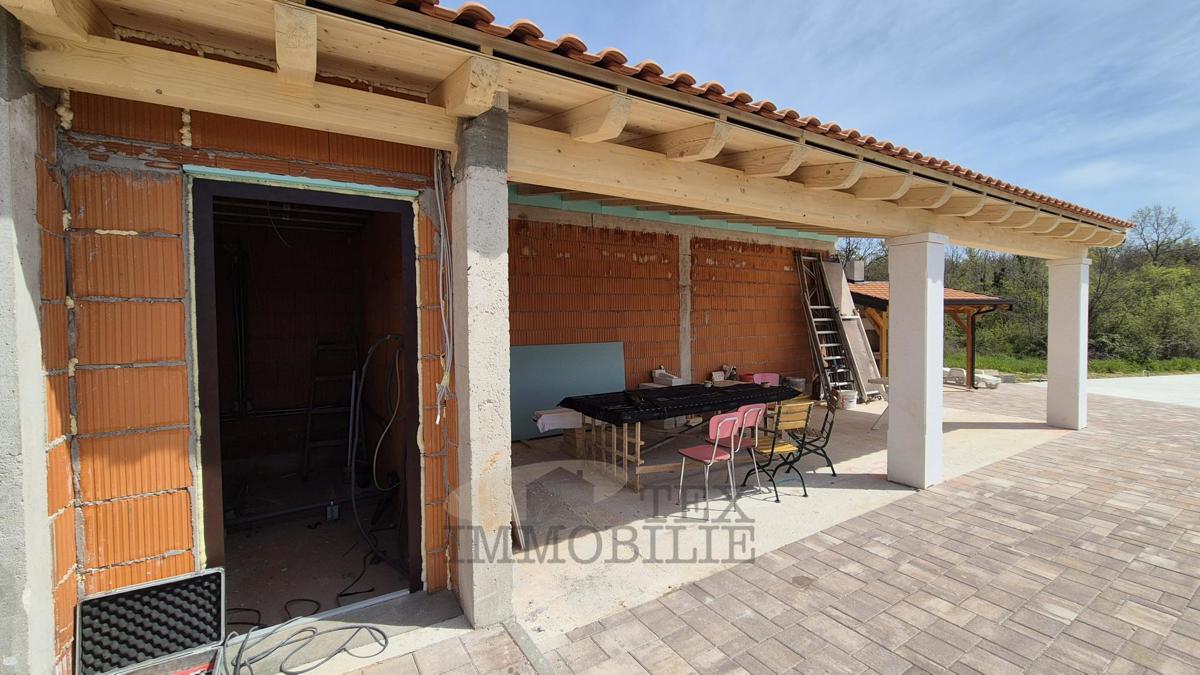 Casa a schiera in pietra con due camere da letto, 65.50m2