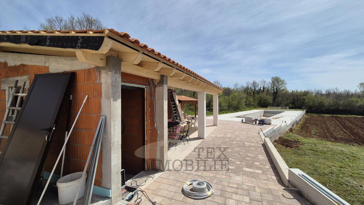 Casa a schiera in pietra con due camere da letto, 65.50m2