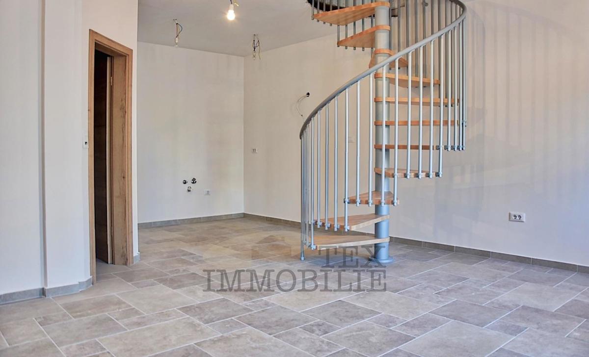 Casa a schiera in pietra con due camere da letto, 65.50m2