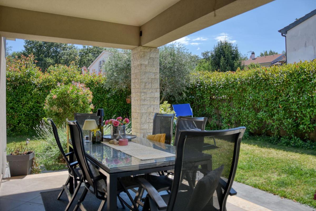 Affascinante casa bifamiliare vicino a Parenzo , 158 m2