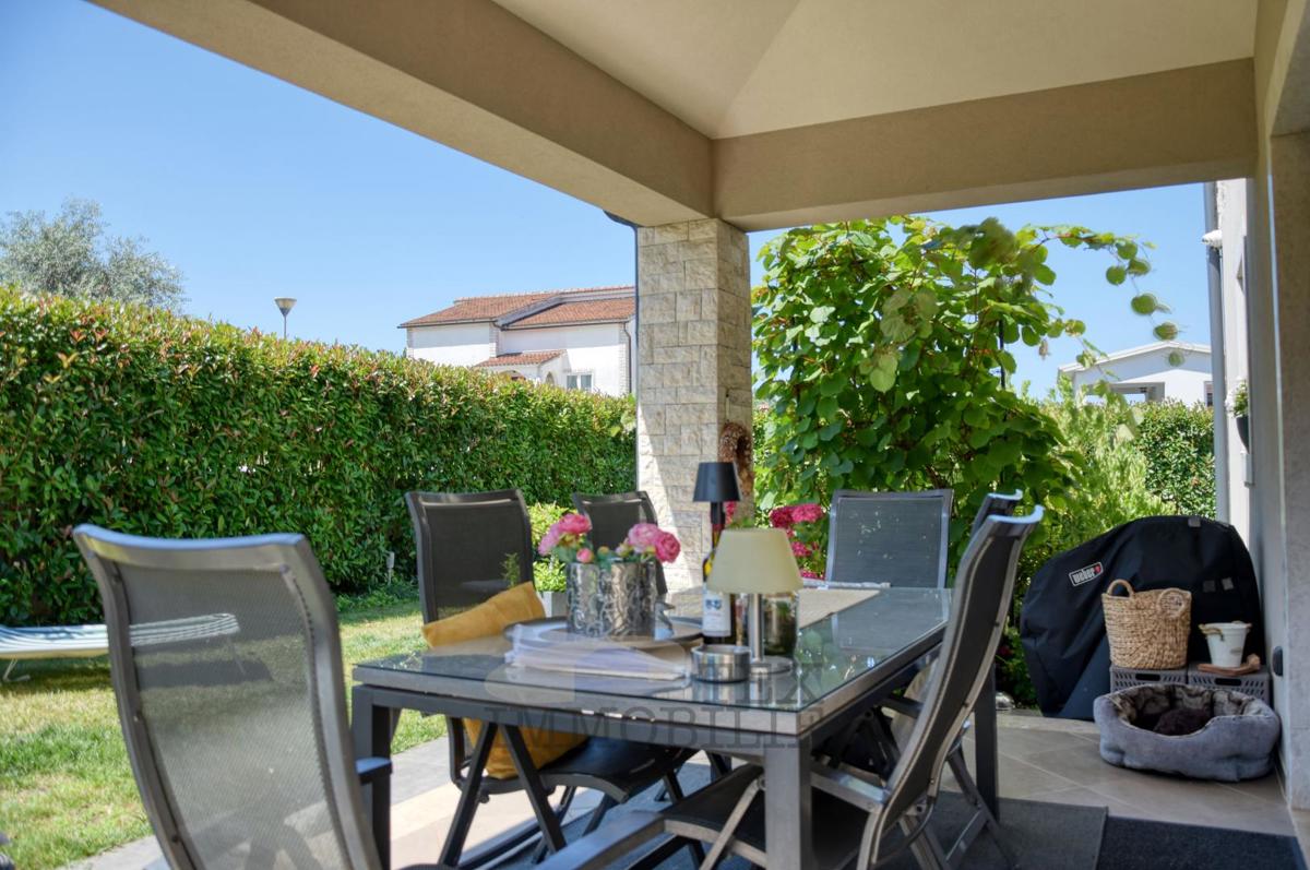 Affascinante casa bifamiliare vicino a Parenzo , 158 m2