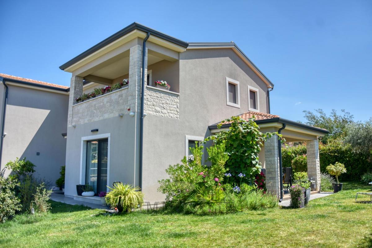 Affascinante casa bifamiliare vicino a Parenzo , 158 m2