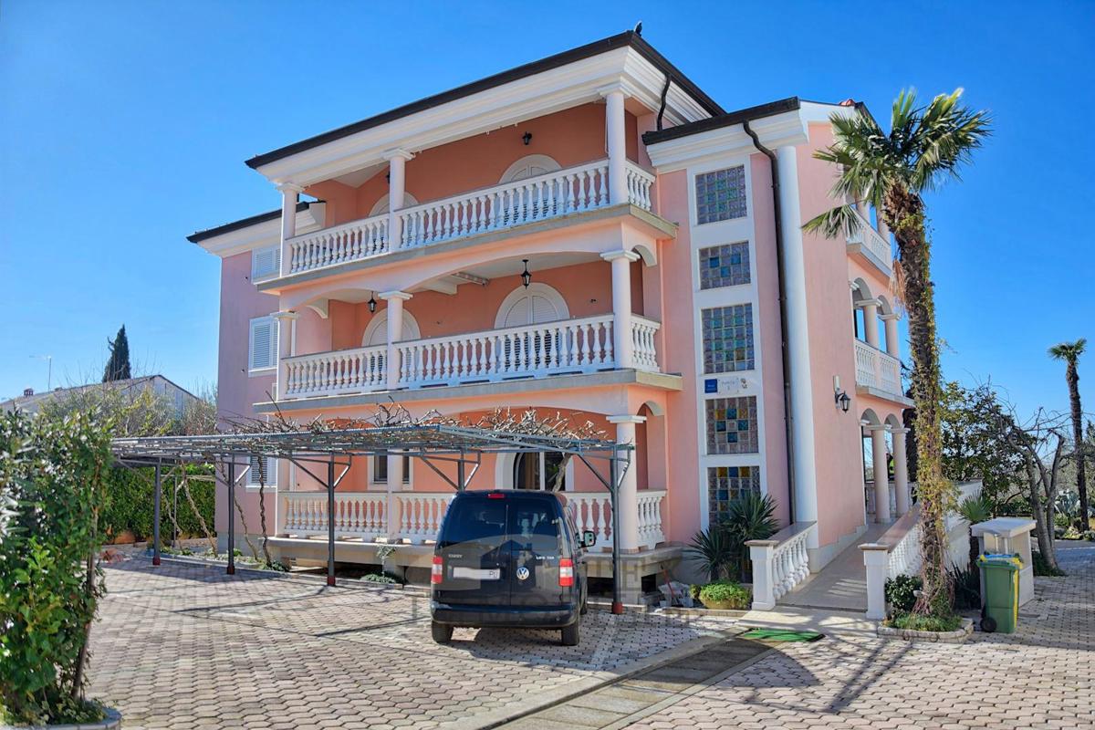 Parenzo, casa in ottima posizione con 14 unità abitative ​